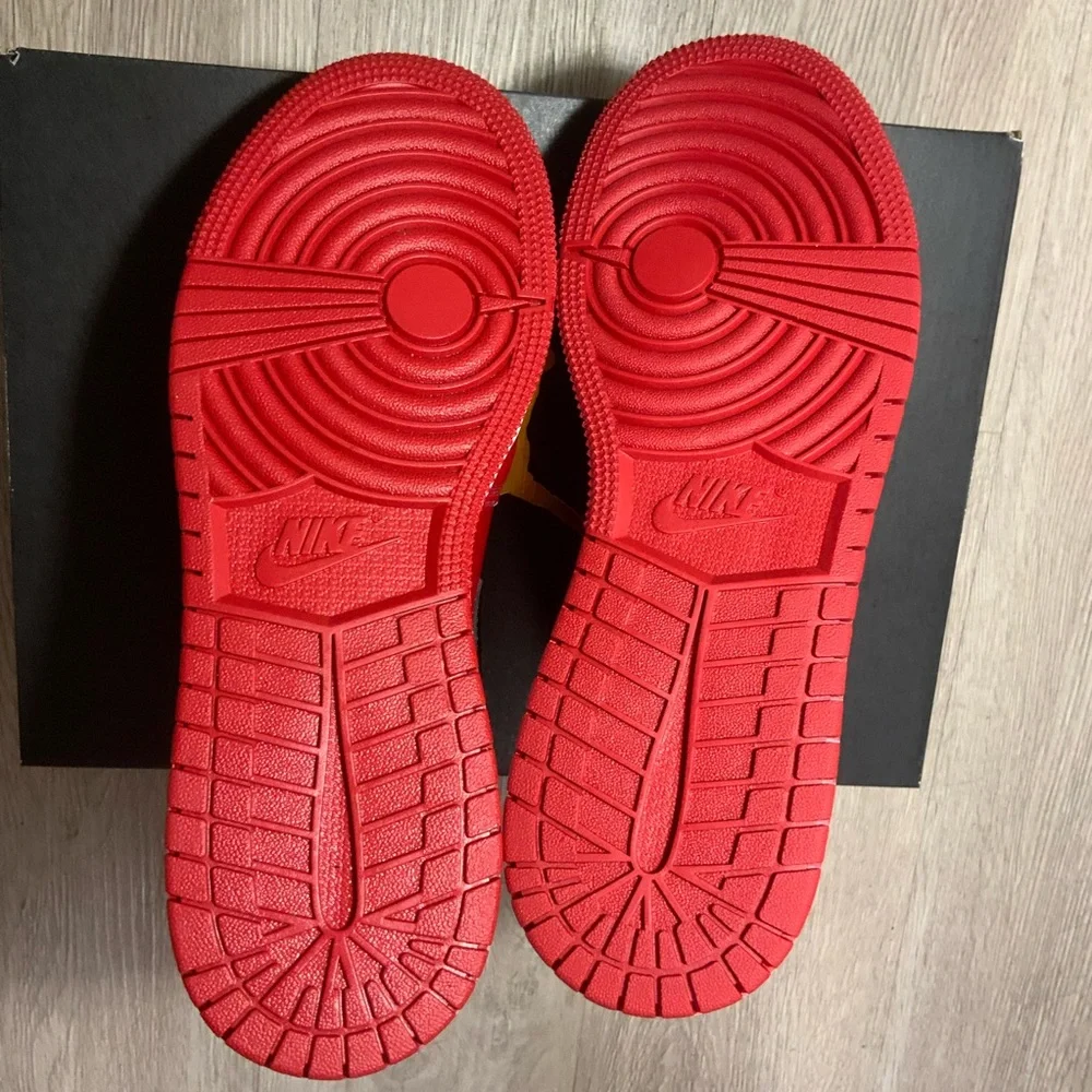 Nike Air Jordan 1 Mid GS 'Reverse Bred' Gym Red/Black 554725-660 Size 6.5Y/8W - Picture 9 of 11